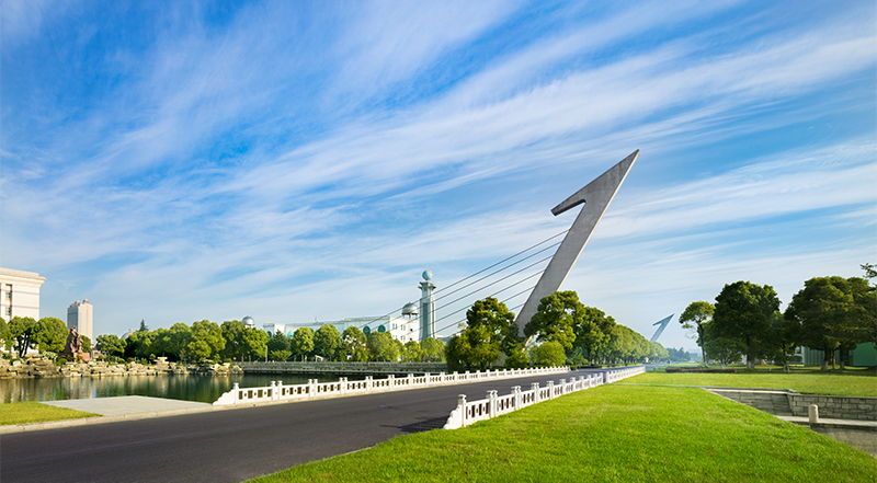 錨定世界一流，揚(yáng)子江藥業(yè)喜慶建廠50周年